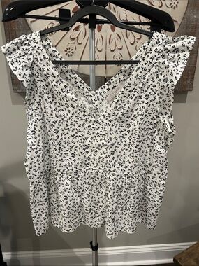 LOFT White V-Neck Peplum Top with Black Floral Print / Size Large